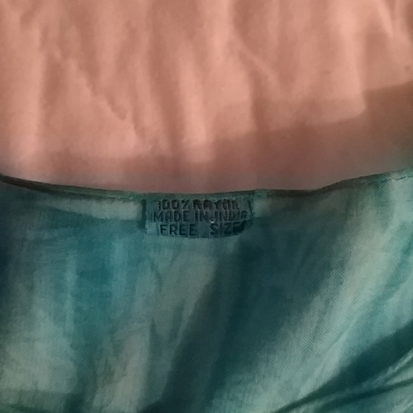 Beautiful tie-dyed top, or after a day in the sun. - Picture 3 of 4